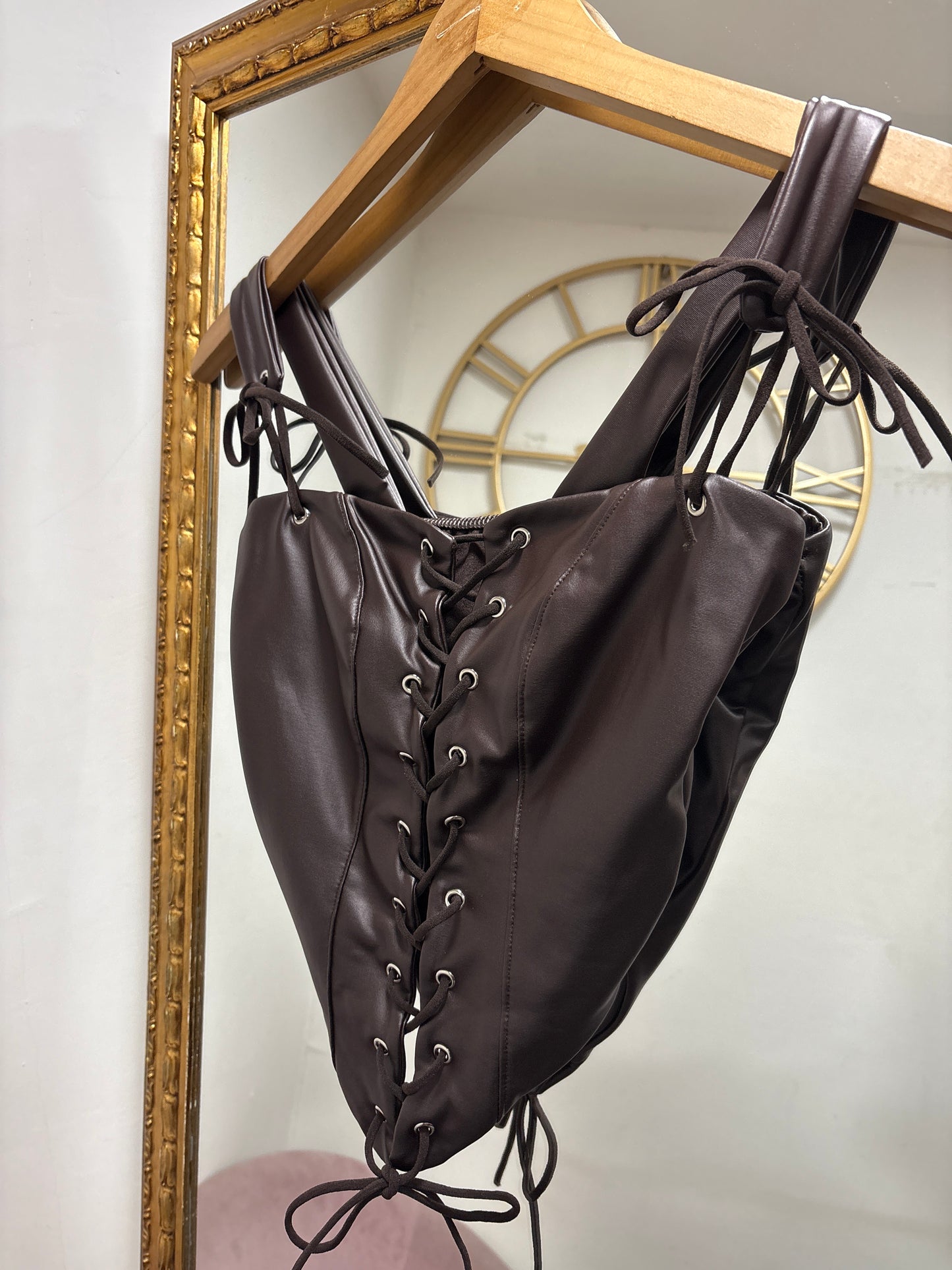 Top ecopelle lacci 623