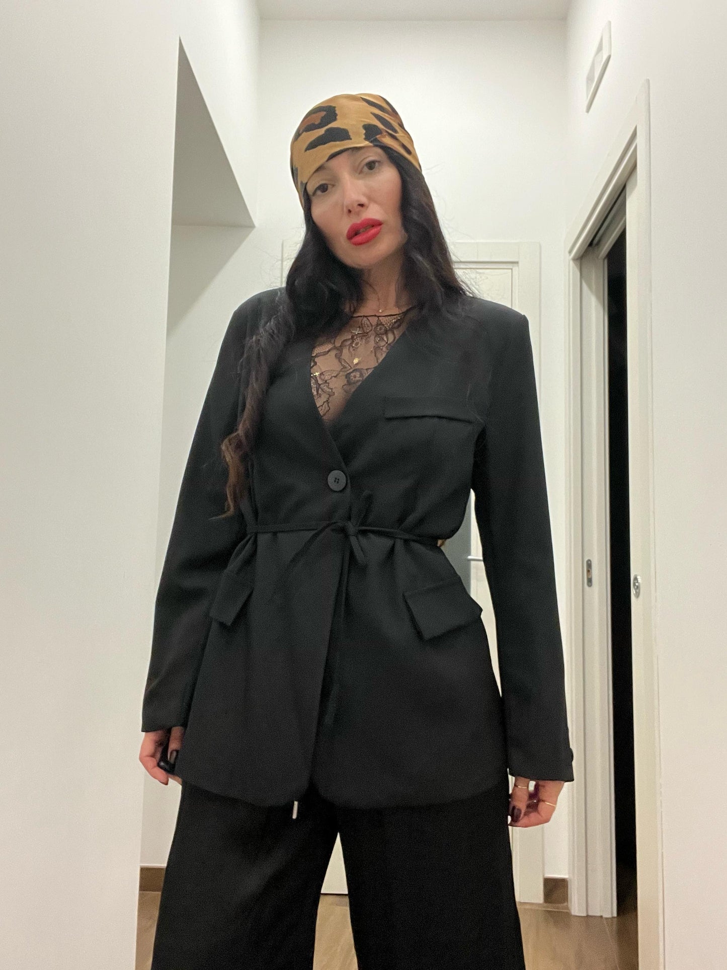 Giacca senza collo e cinta